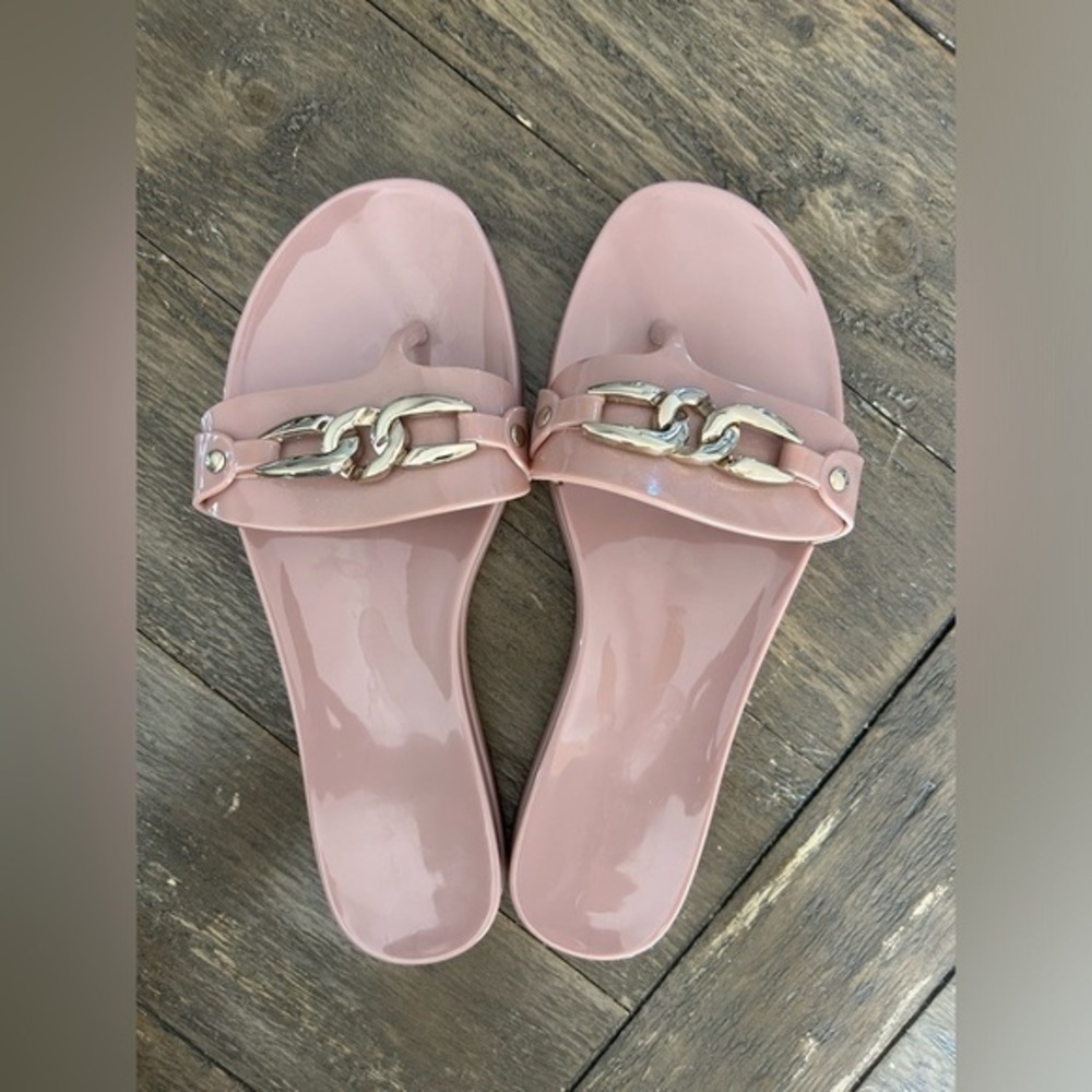 Vince Camuto Size 8 Sandals Pink Solid Rubber Gold Chain Flip Flops EUC - Picture 6 of 6